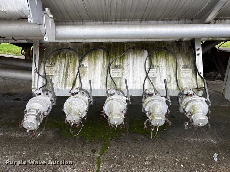image for item FG0386 1988 Youngs Tank A-000 tank trailer