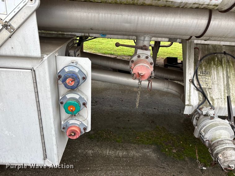 image for item FG0386 1988 Youngs Tank A-000 tank trailer