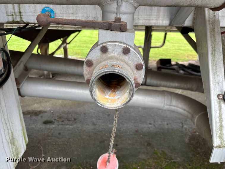 image for item FG0386 1988 Youngs Tank A-000 tank trailer