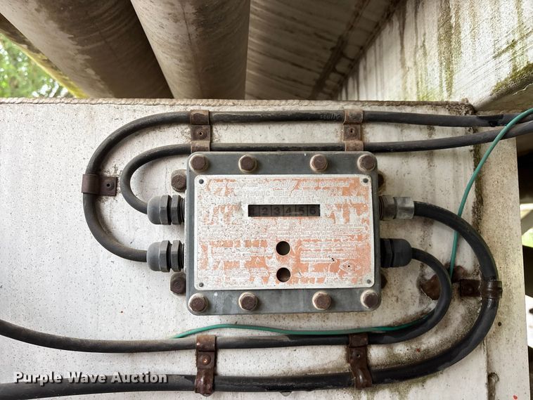 image for item FG0386 1988 Youngs Tank A-000 tank trailer