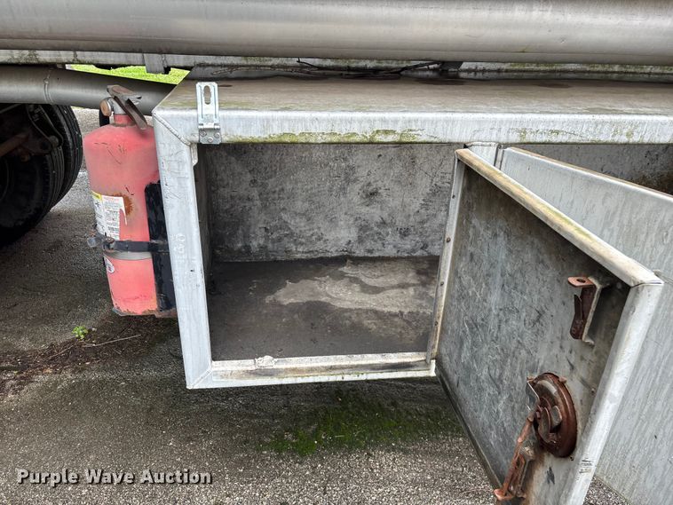 image for item FG0386 1988 Youngs Tank A-000 tank trailer