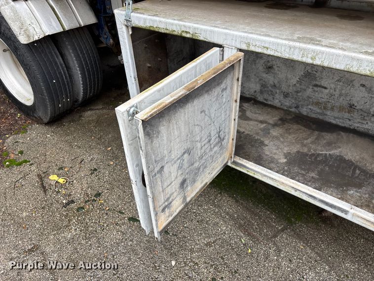image for item FG0386 1988 Youngs Tank A-000 tank trailer