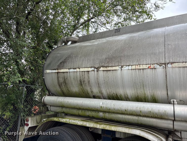 image for item FG0386 1988 Youngs Tank A-000 tank trailer