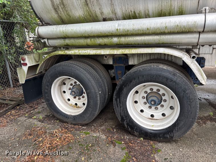 image for item FG0386 1988 Youngs Tank A-000 tank trailer