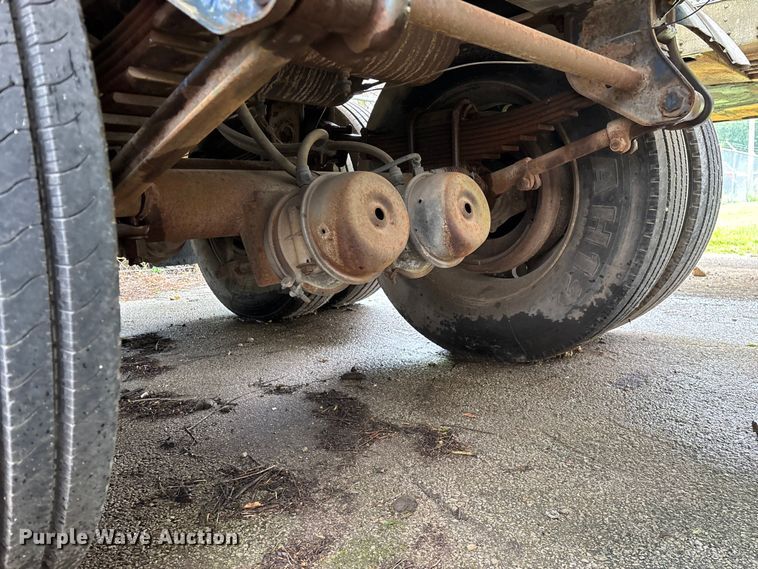 image for item FG0386 1988 Youngs Tank A-000 tank trailer