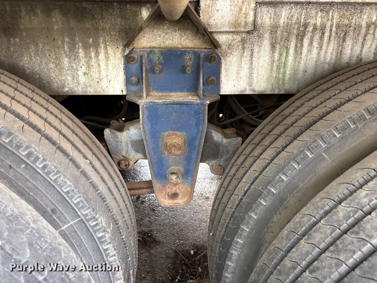image for item FG0386 1988 Youngs Tank A-000 tank trailer
