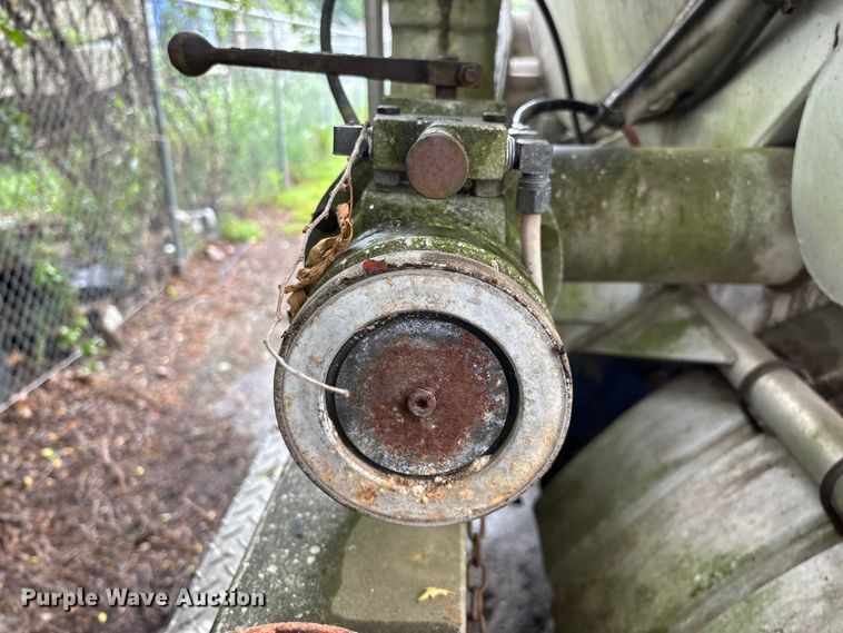 image for item FG0386 1988 Youngs Tank A-000 tank trailer