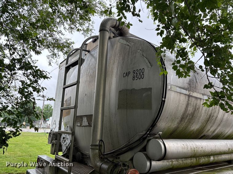 image for item FG0386 1988 Youngs Tank A-000 tank trailer