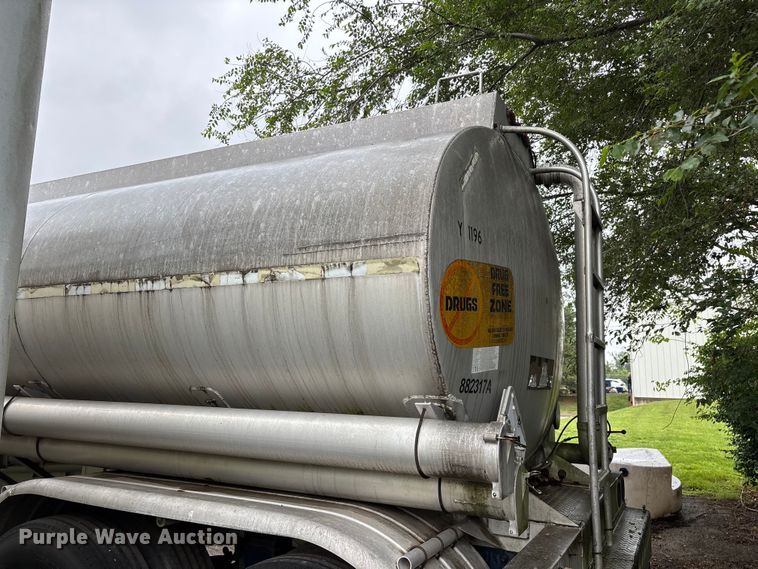image for item FG0386 1988 Youngs Tank A-000 tank trailer
