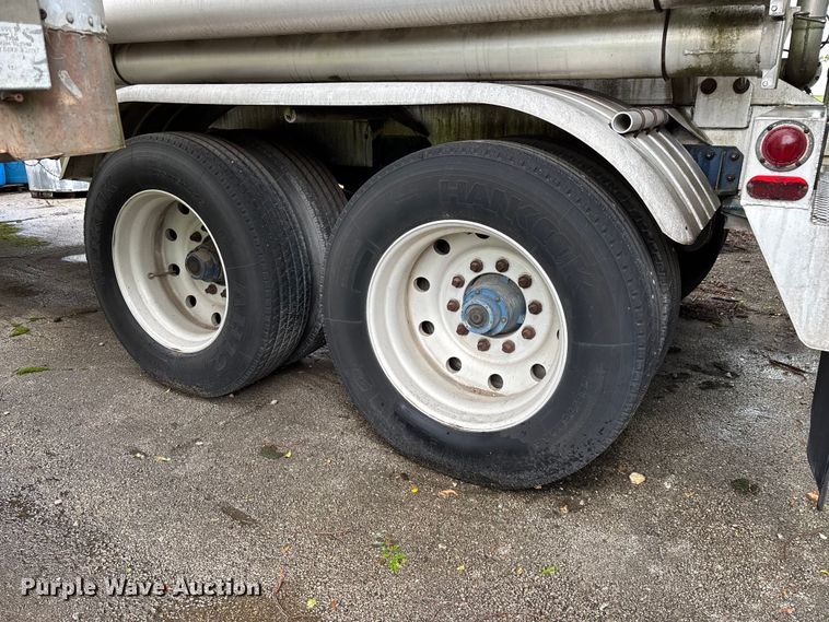 image for item FG0386 1988 Youngs Tank A-000 tank trailer
