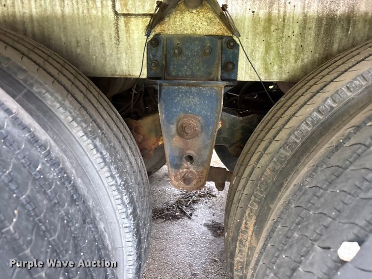 image for item FG0386 1988 Youngs Tank A-000 tank trailer