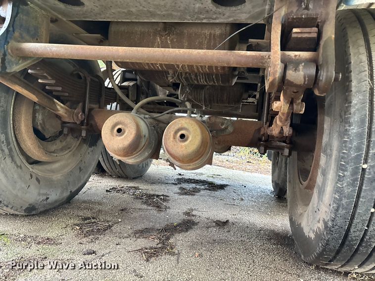 image for item FG0386 1988 Youngs Tank A-000 tank trailer