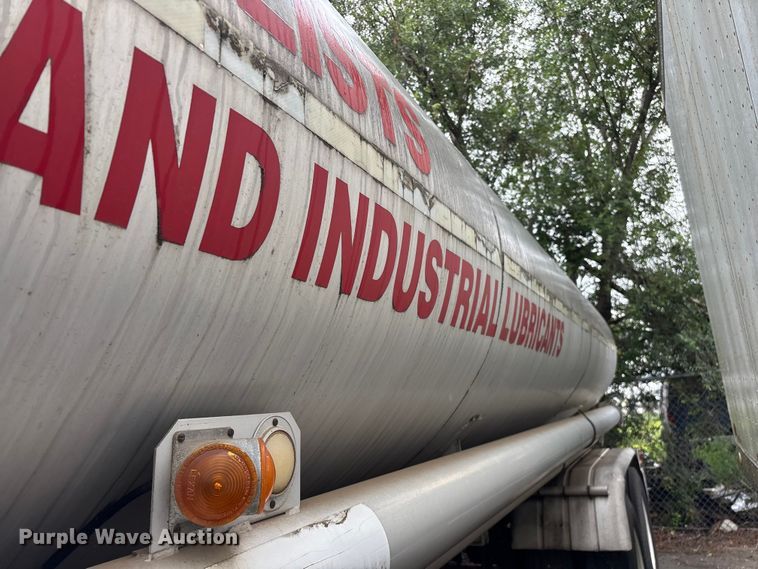 image for item FG0386 1988 Youngs Tank A-000 tank trailer