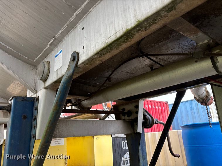 image for item FG0386 1988 Youngs Tank A-000 tank trailer