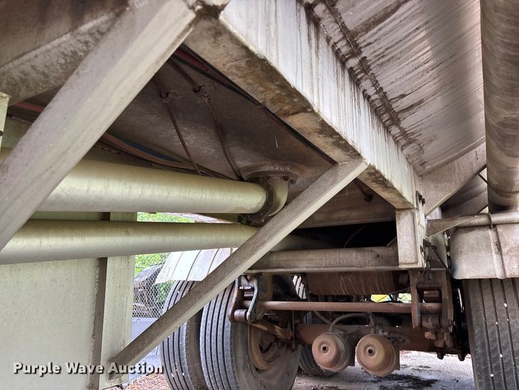 image for item FG0386 1988 Youngs Tank A-000 tank trailer