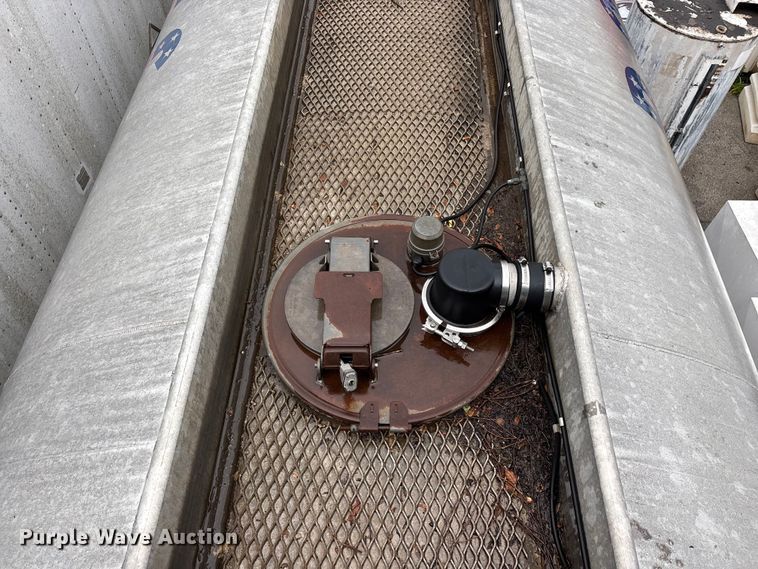 image for item FG0386 1988 Youngs Tank A-000 tank trailer