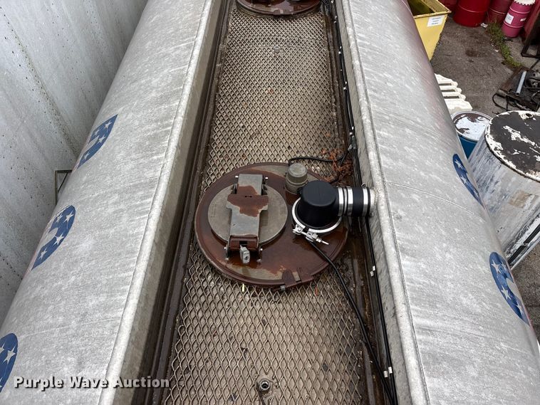 image for item FG0386 1988 Youngs Tank A-000 tank trailer