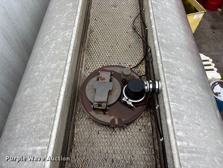 image for item FG0386 1988 Youngs Tank A-000 tank trailer