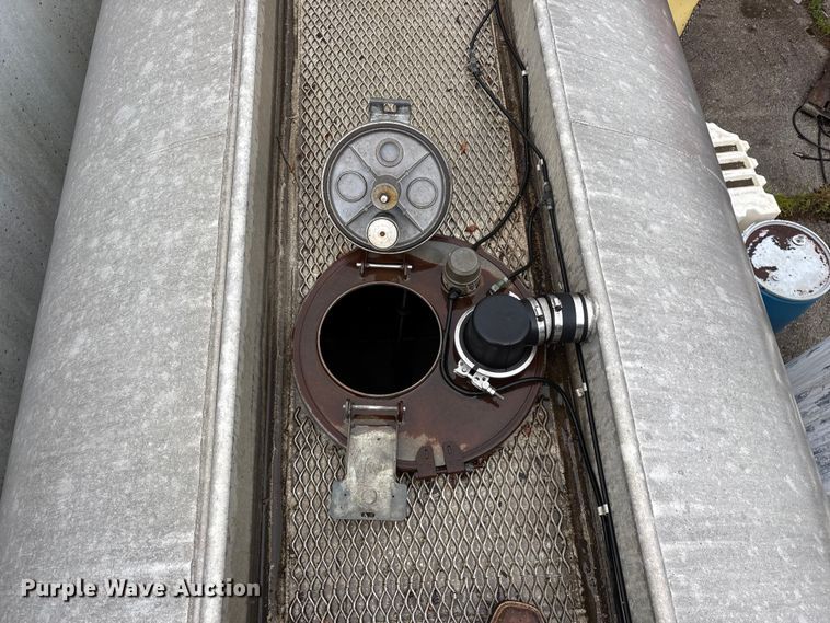 image for item FG0386 1988 Youngs Tank A-000 tank trailer