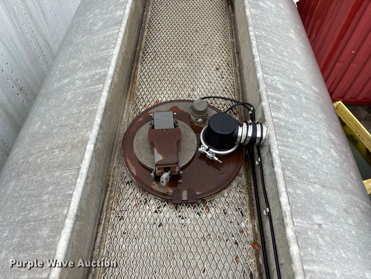 image for item FG0386 1988 Youngs Tank A-000 tank trailer