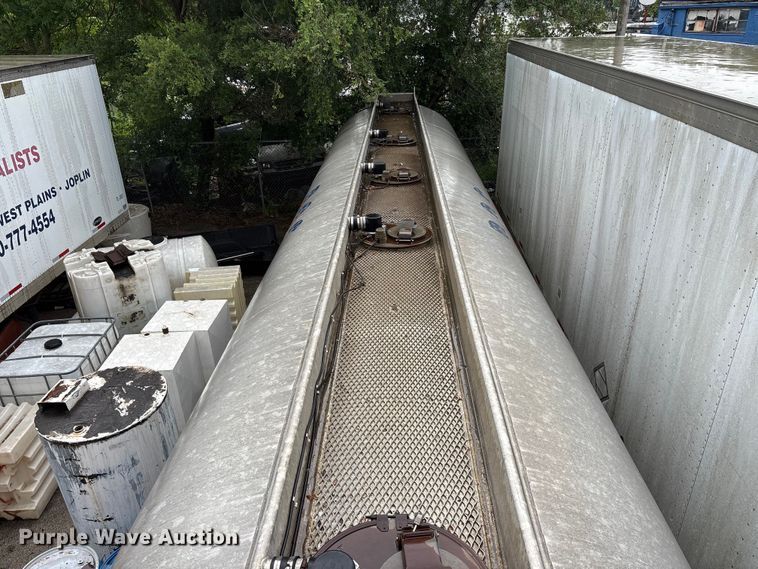 image for item FG0386 1988 Youngs Tank A-000 tank trailer