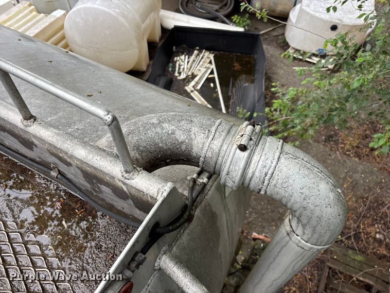 image for item FG0386 1988 Youngs Tank A-000 tank trailer
