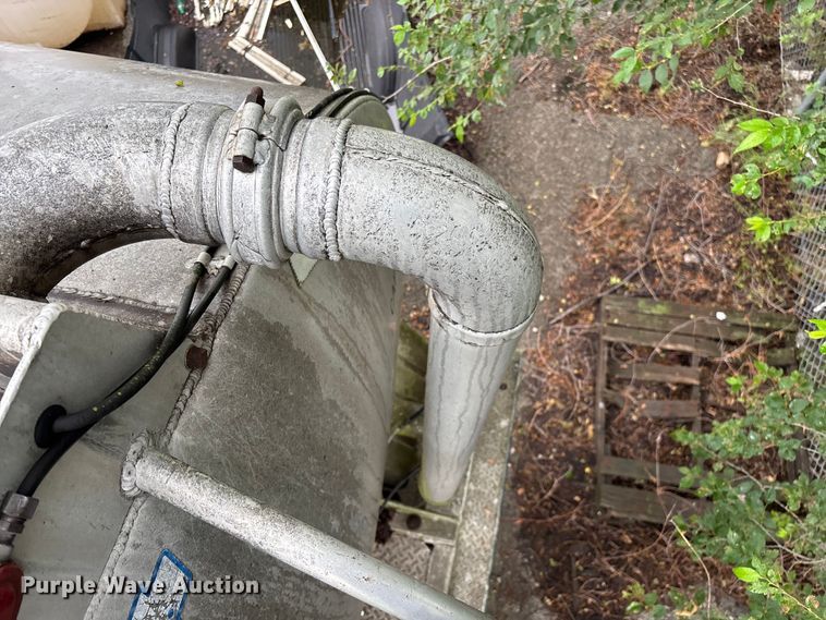 image for item FG0386 1988 Youngs Tank A-000 tank trailer
