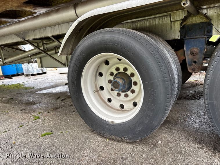 image for item FG0386 1988 Youngs Tank A-000 tank trailer