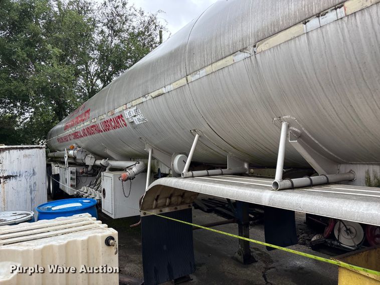 image for item FG0386 1988 Youngs Tank A-000 tank trailer