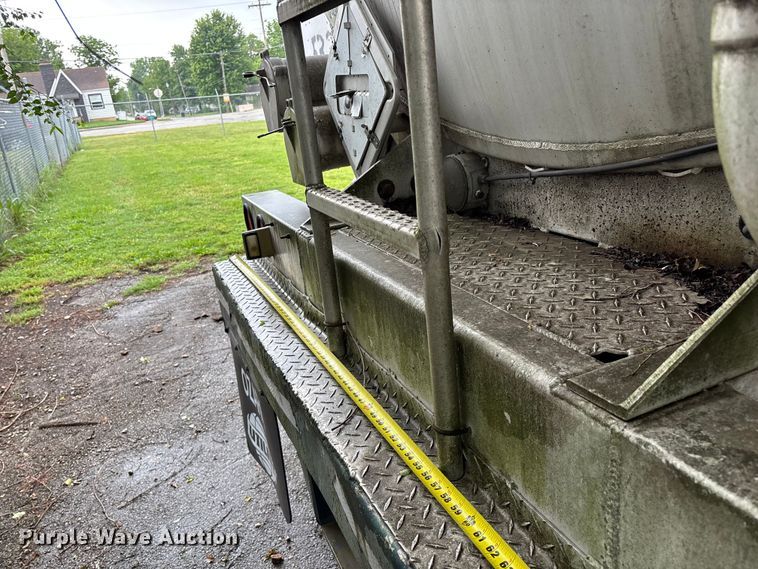 image for item FG0386 1988 Youngs Tank A-000 tank trailer