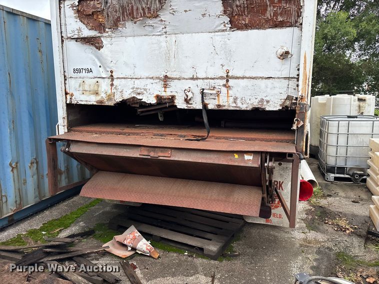 image for item FG0387 1985 Strick dry van trailer