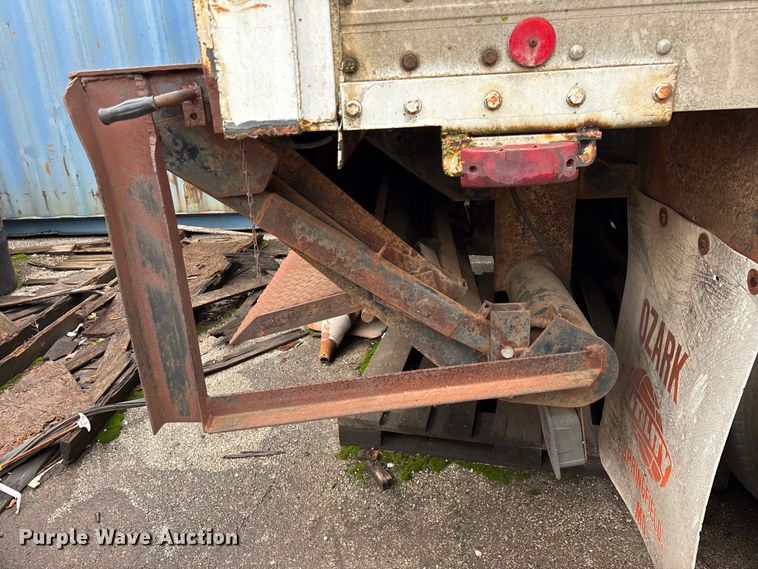 image for item FG0387 1985 Strick dry van trailer