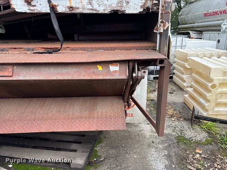 image for item FG0387 1985 Strick dry van trailer