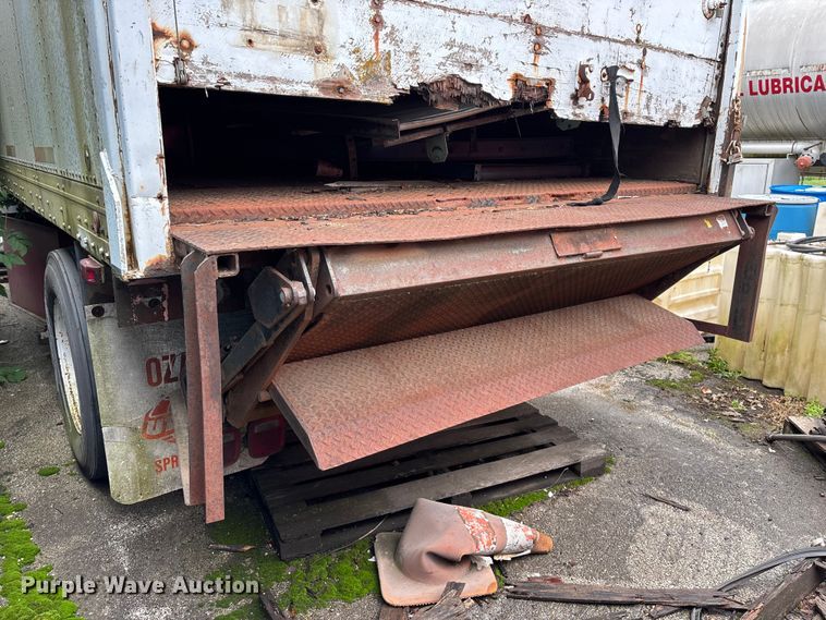 image for item FG0387 1985 Strick dry van trailer