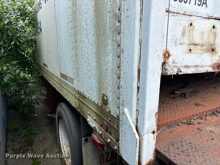 image for item FG0387 1985 Strick dry van trailer