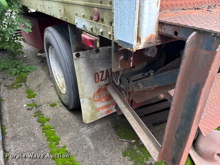 image for item FG0387 1985 Strick dry van trailer