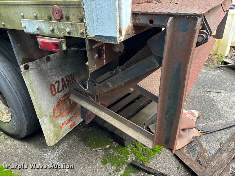 image for item FG0387 1985 Strick dry van trailer