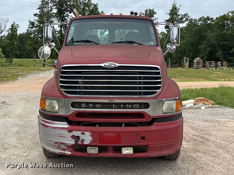 image for item FG0390 2005 Sterling A9500 semi truck