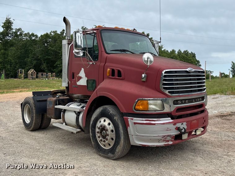 image for item FG0390 2005 Sterling A9500 semi truck