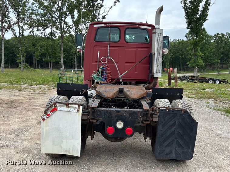 image for item FG0390 2005 Sterling A9500 semi truck