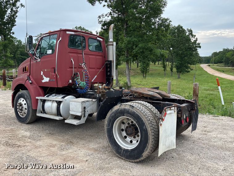 image for item FG0390 2005 Sterling A9500 semi truck