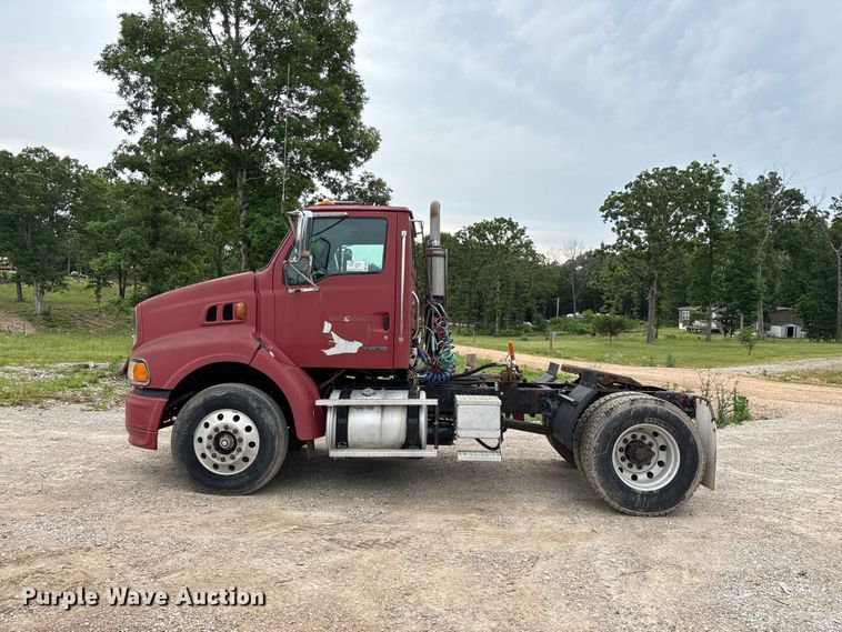image for item FG0390 2005 Sterling A9500 semi truck