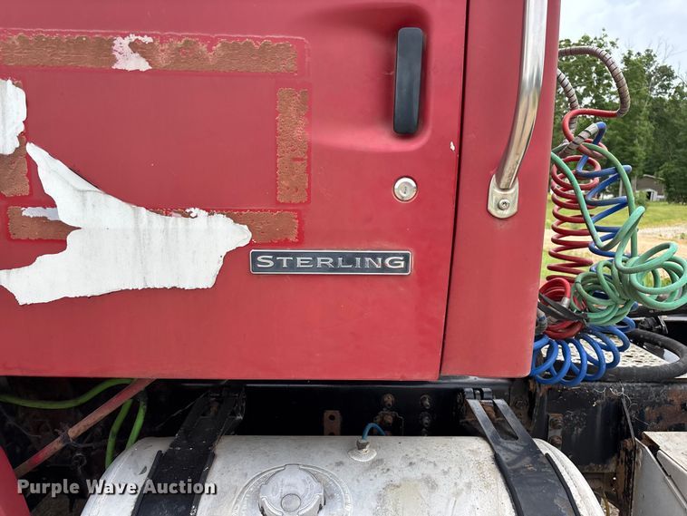 image for item FG0390 2005 Sterling A9500 semi truck