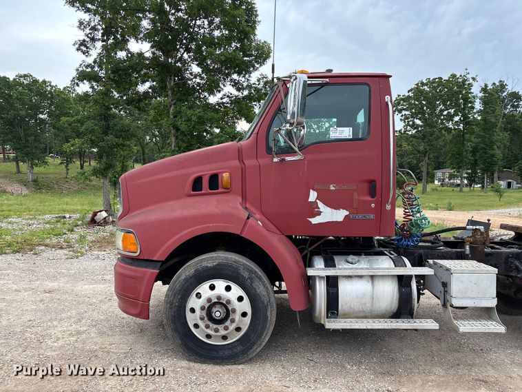 image for item FG0390 2005 Sterling A9500 semi truck