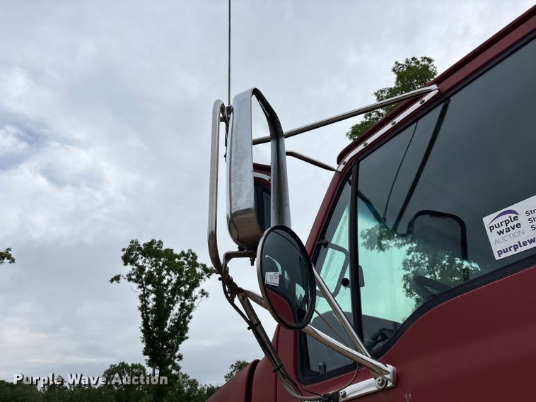 image for item FG0390 2005 Sterling A9500 semi truck
