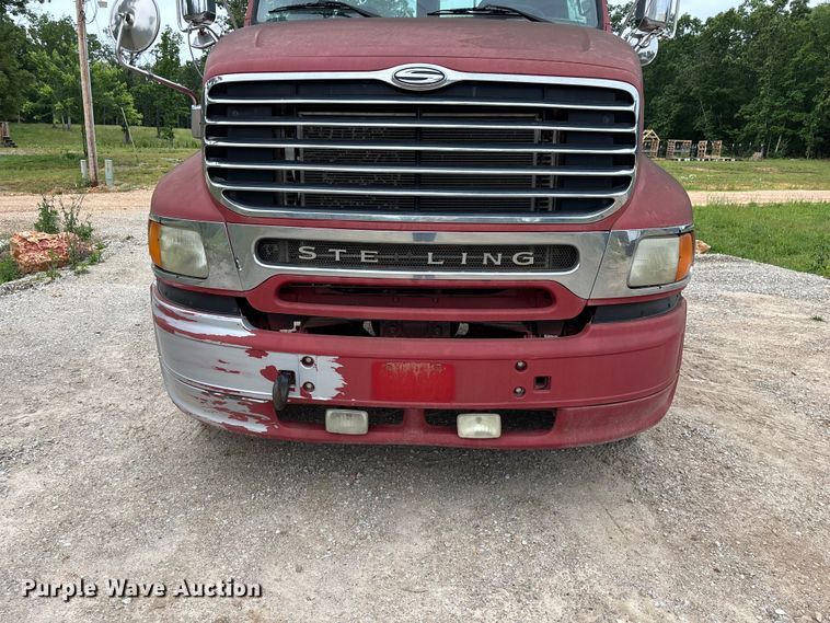 image for item FG0390 2005 Sterling A9500 semi truck
