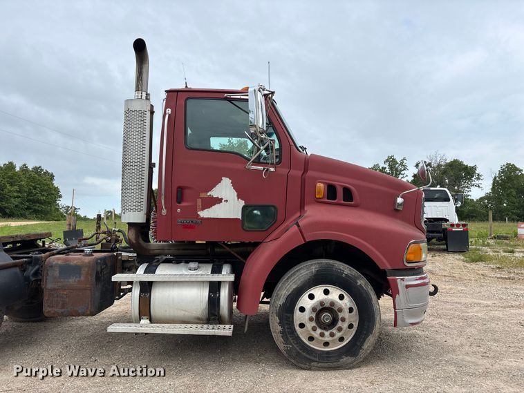 image for item FG0390 2005 Sterling A9500 semi truck