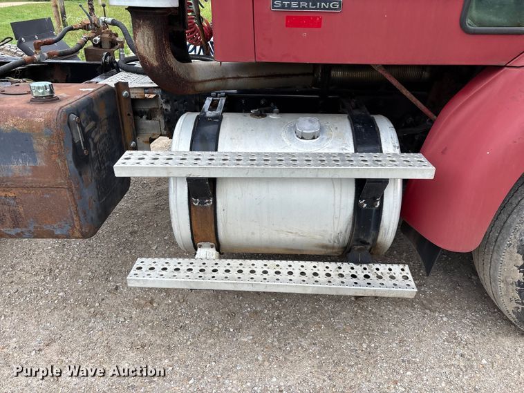 image for item FG0390 2005 Sterling A9500 semi truck