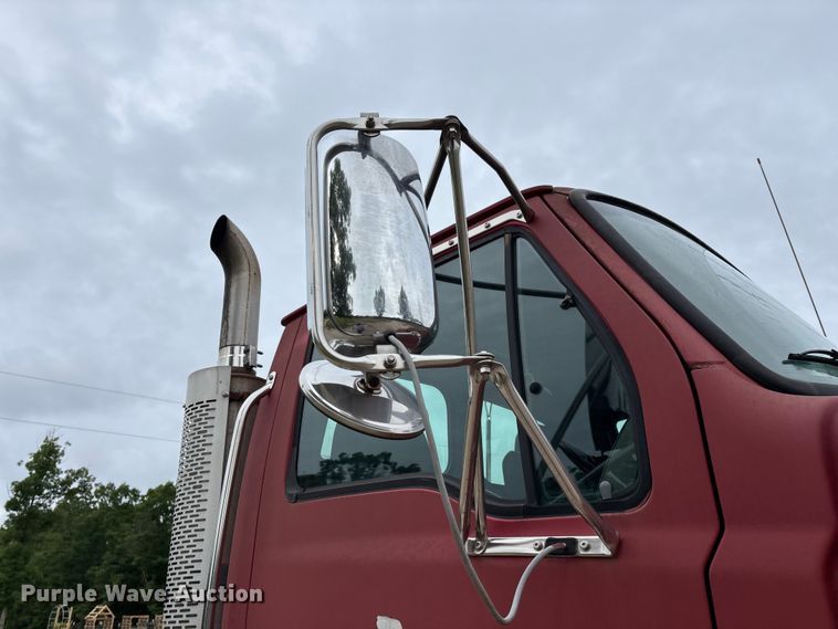 image for item FG0390 2005 Sterling A9500 semi truck