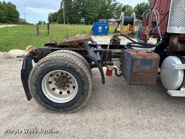 image for item FG0390 2005 Sterling A9500 semi truck